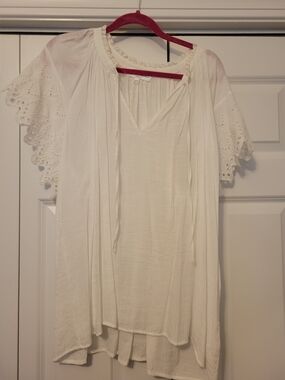 Chelsea & Theodore White Eyelet Sleeve Peasant Blouse